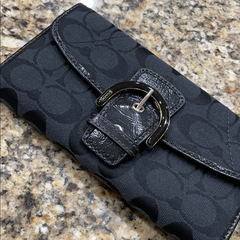 **Sold**New Coach wallet 12 card slots, 3 slots